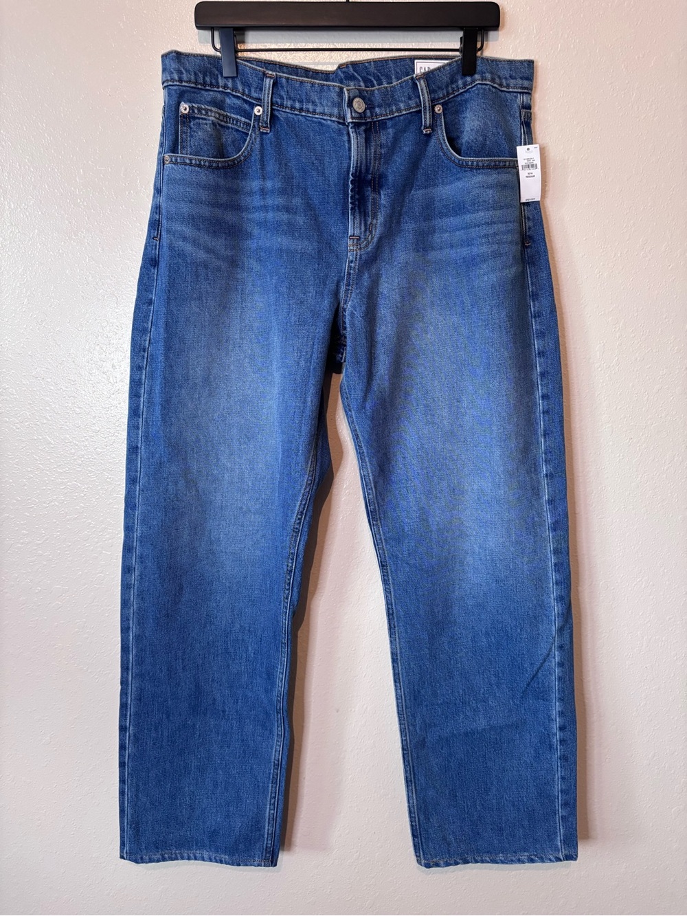 NWT Gap straight taper mid rise